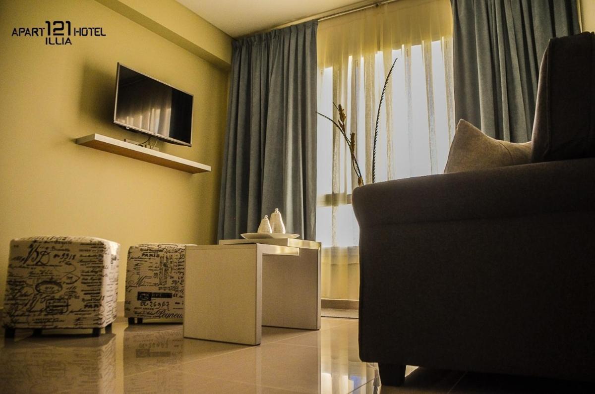 Illia 121 Apart Hotel Неукен Екстер'єр фото