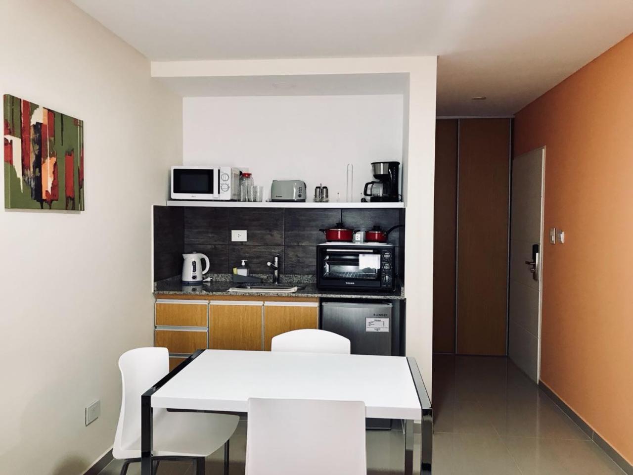 Illia 121 Apart Hotel Неукен Екстер'єр фото