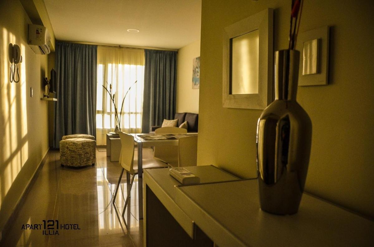 Illia 121 Apart Hotel Неукен Екстер'єр фото